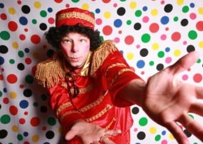 Piet Piccolo bell boy