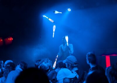 Bar Bizarre jongleur