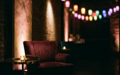 Wat is het verschil tussen typetjes en gewone entertainers?